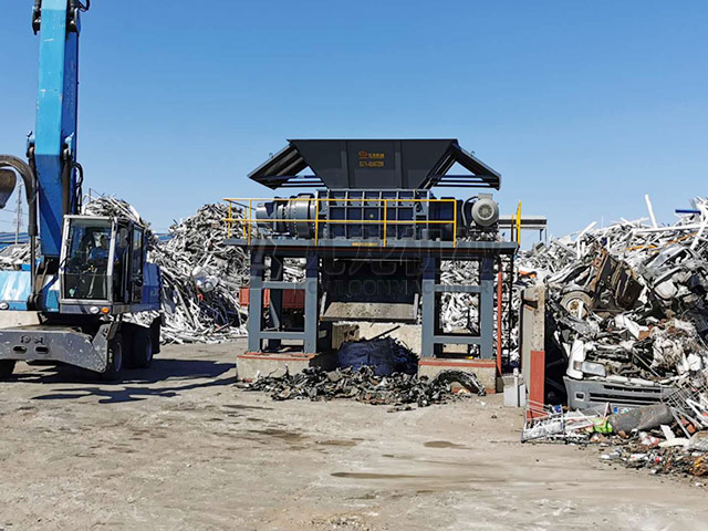 金屬撕碎機幫助堆積如山的廢棄金屬回收再利用