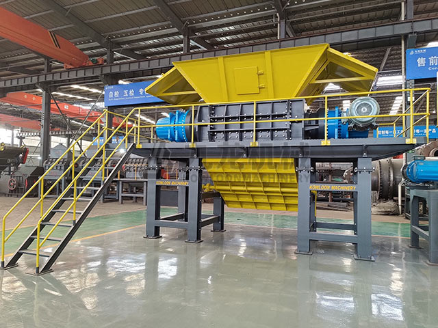 工業固廢撕碎機在固廢垃圾處理中游刃有余的發揮其作用